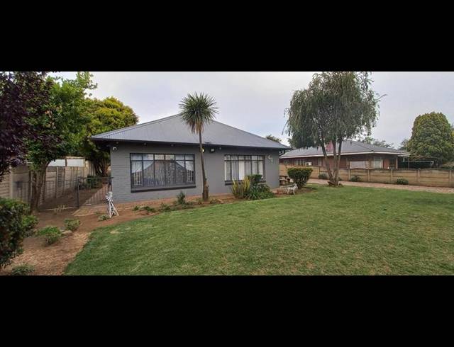 3 BEDROOM HOUSE FOR SALE IN THREE RIVERS